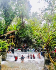 投稿についてもっと詳しく 山の麓から湧き出るNatural Baths！